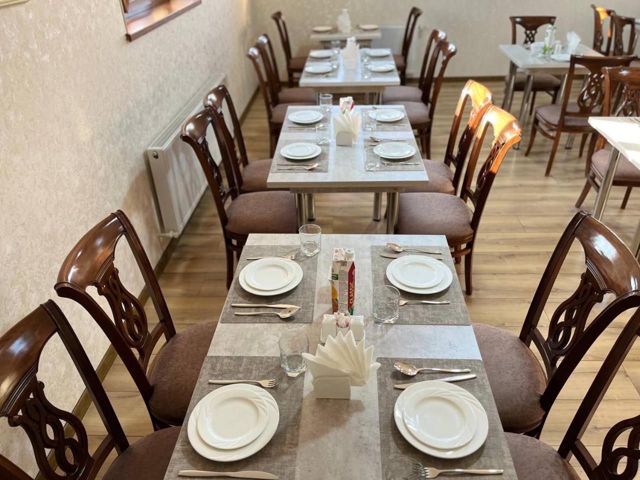 Aks Hotel Tasjkent Buitenkant foto