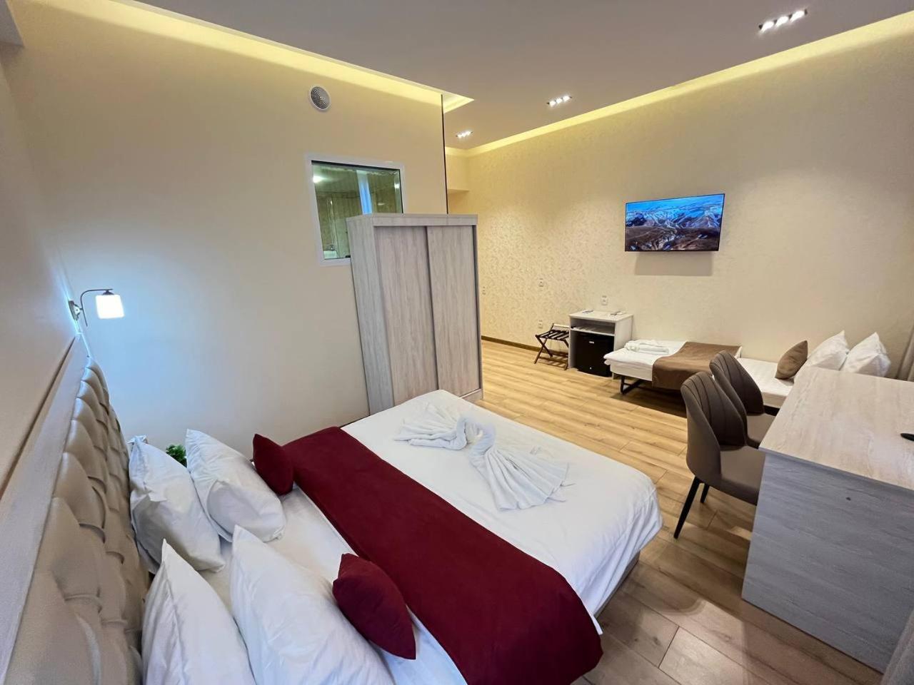 Aks Hotel Tasjkent Buitenkant foto