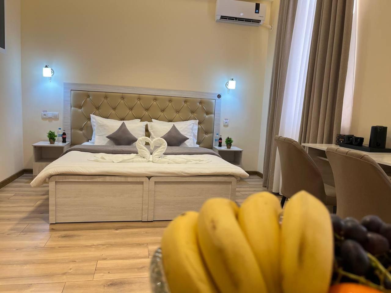 Aks Hotel Tasjkent Buitenkant foto