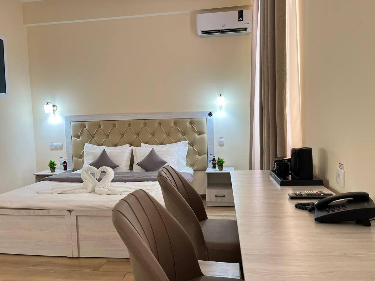 Aks Hotel Tasjkent Buitenkant foto