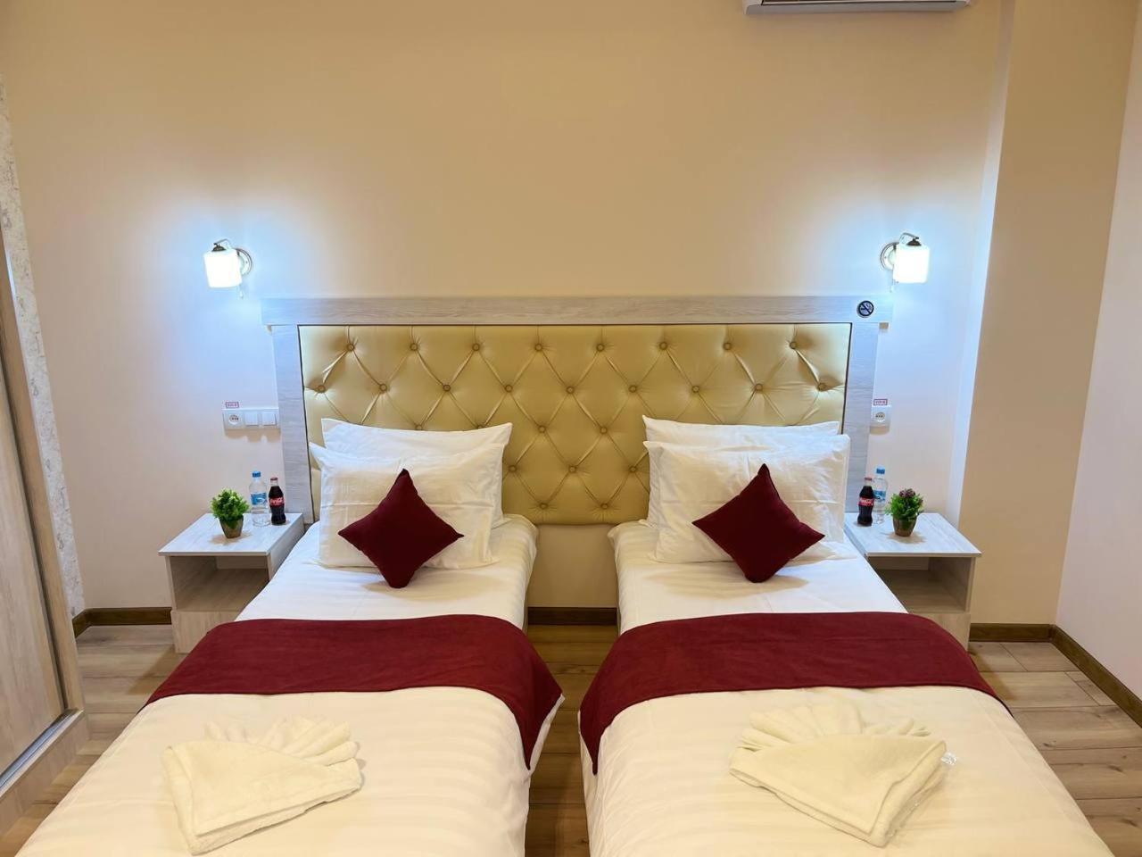 Aks Hotel Tasjkent Buitenkant foto