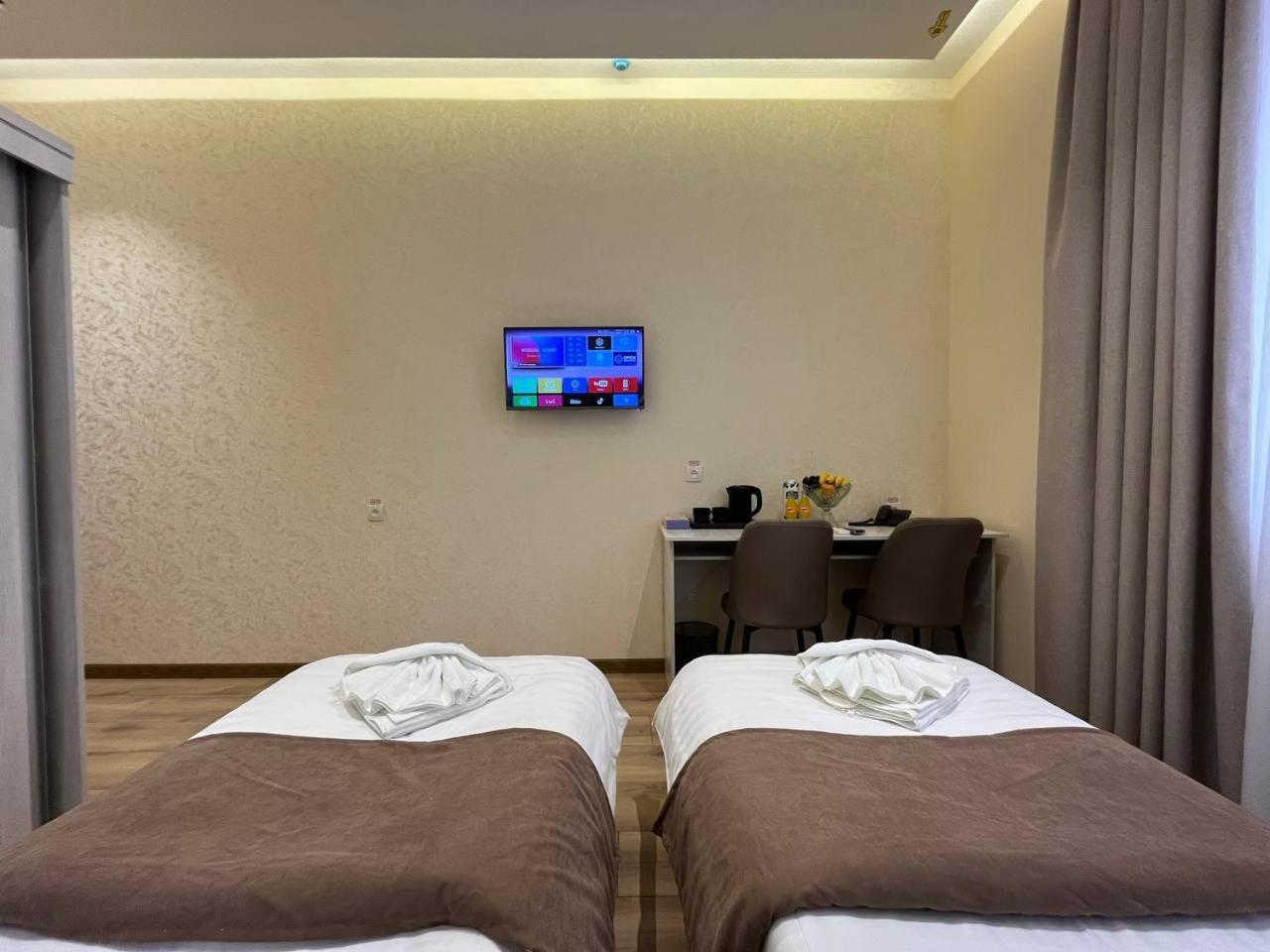 Aks Hotel Tasjkent Buitenkant foto