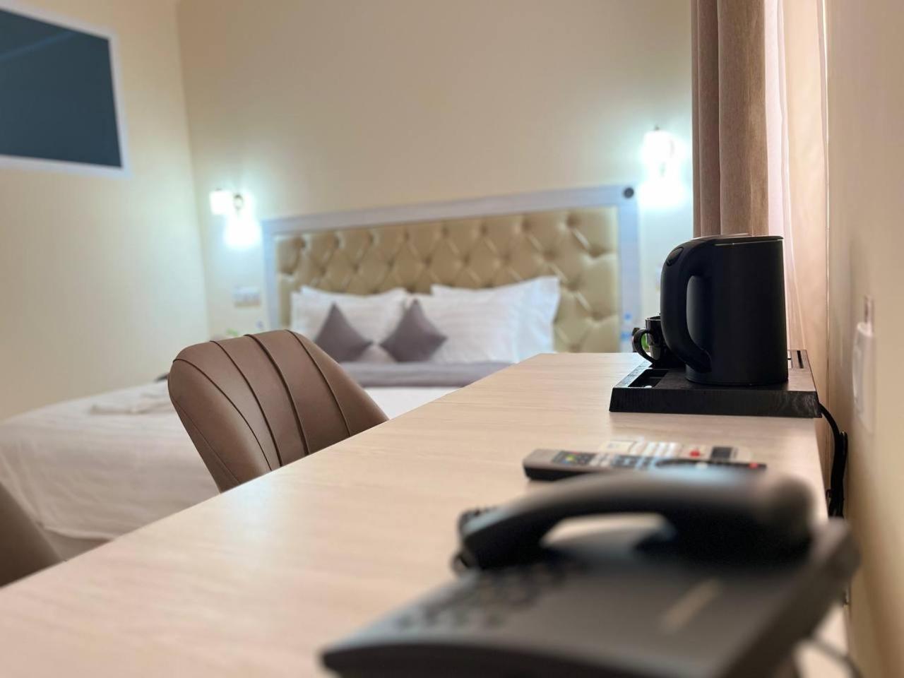 Aks Hotel Tasjkent Buitenkant foto