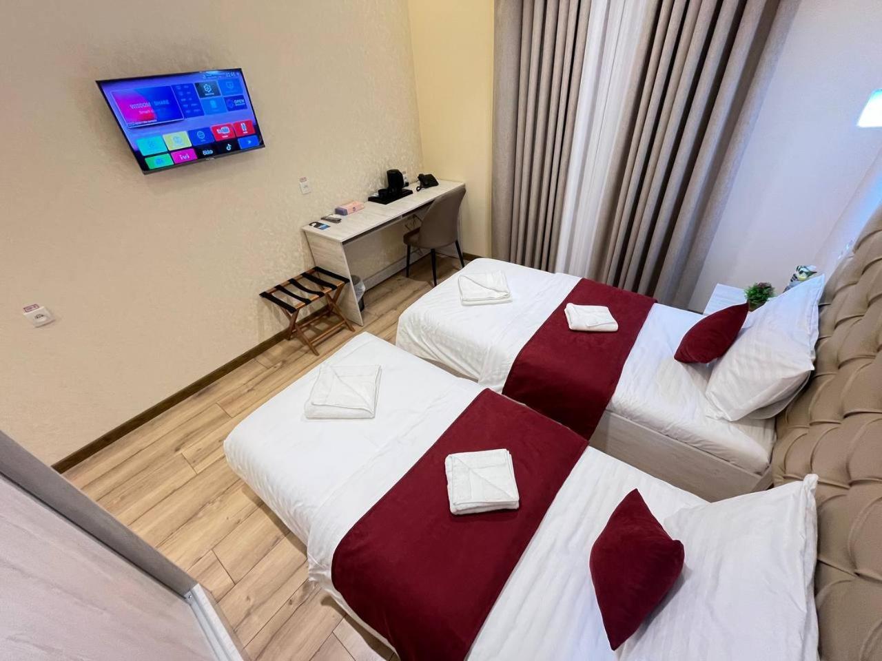 Aks Hotel Tasjkent Buitenkant foto