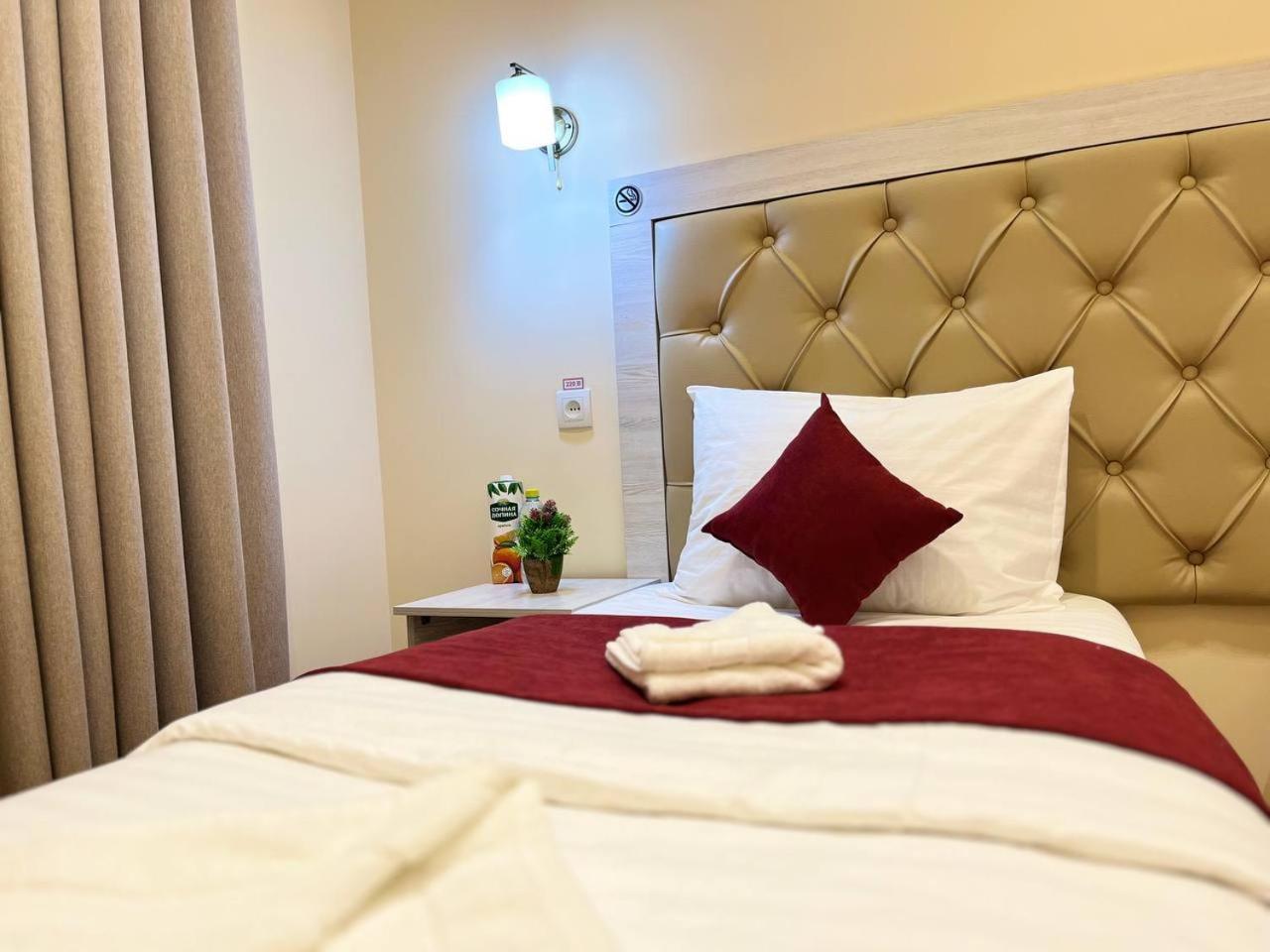 Aks Hotel Tasjkent Buitenkant foto