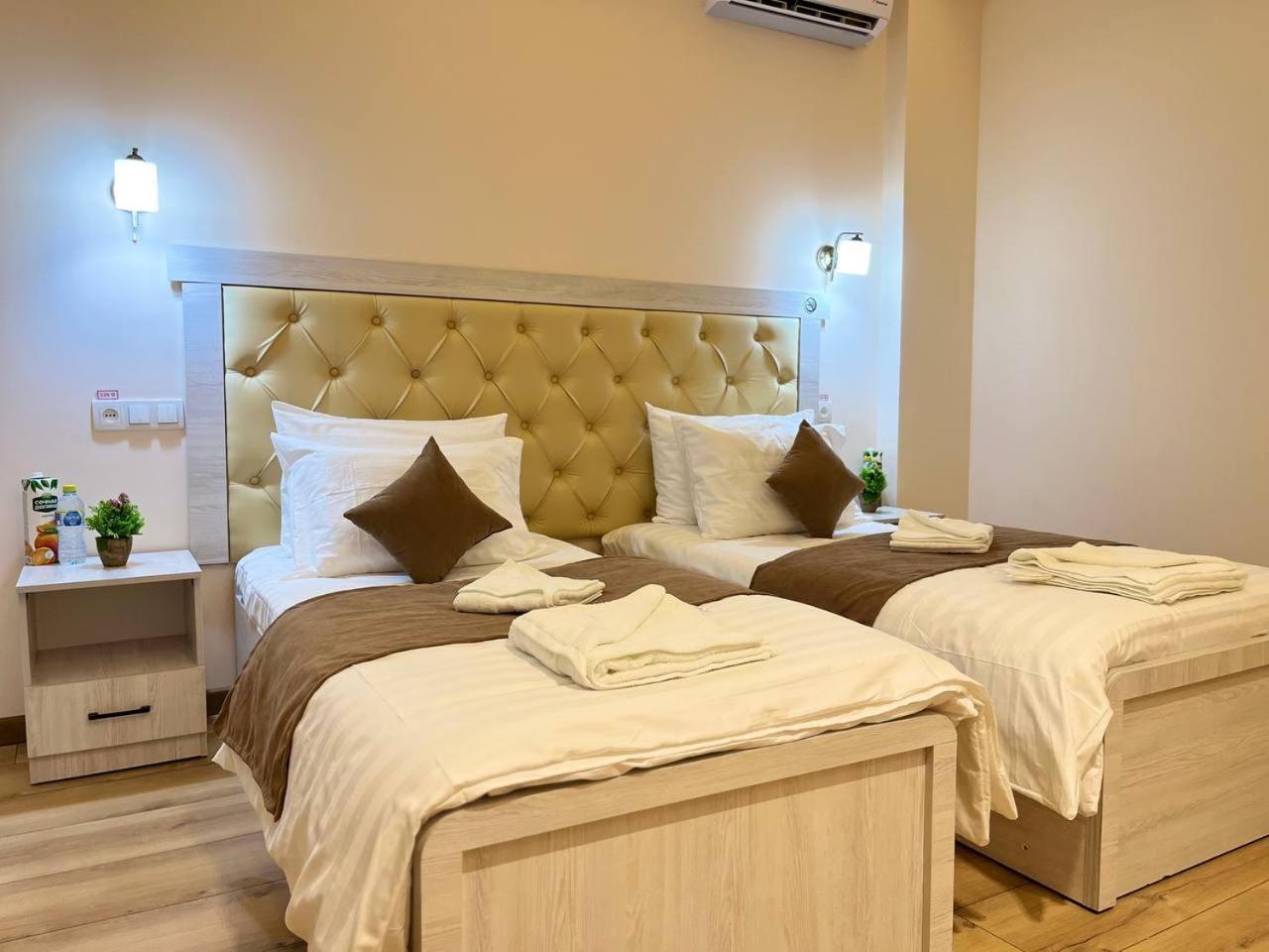 Aks Hotel Tasjkent Buitenkant foto