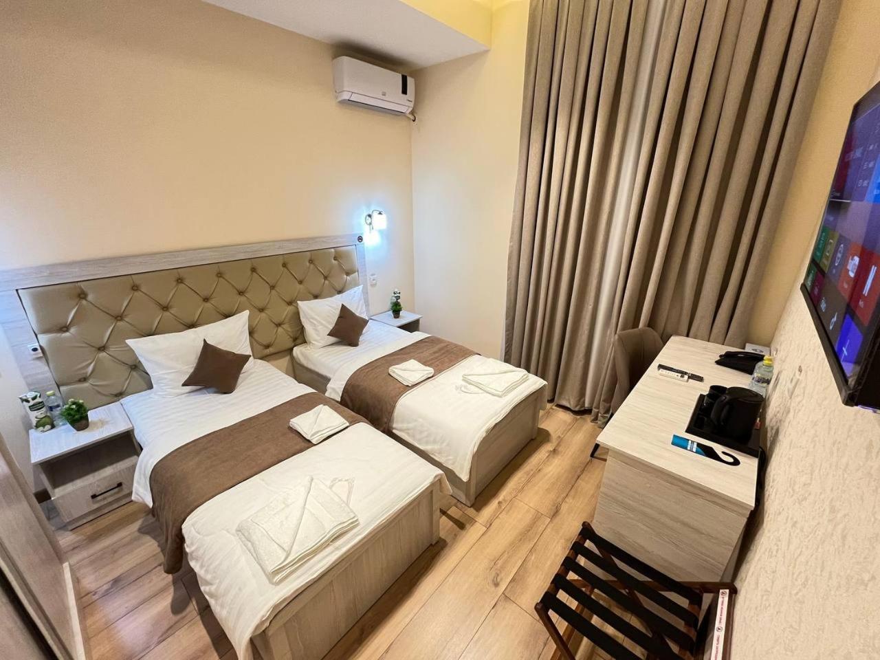 Aks Hotel Tasjkent Buitenkant foto