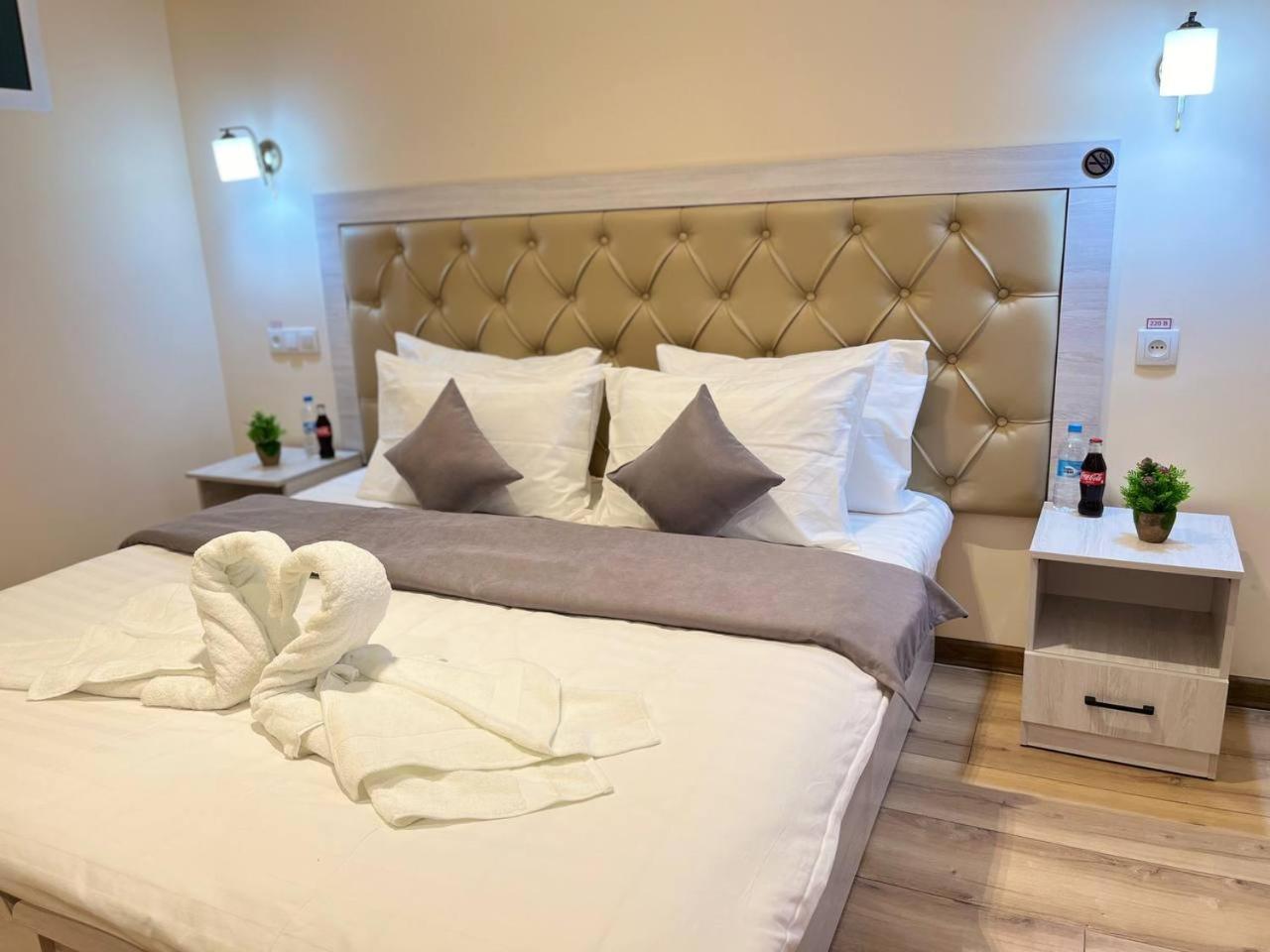 Aks Hotel Tasjkent Buitenkant foto