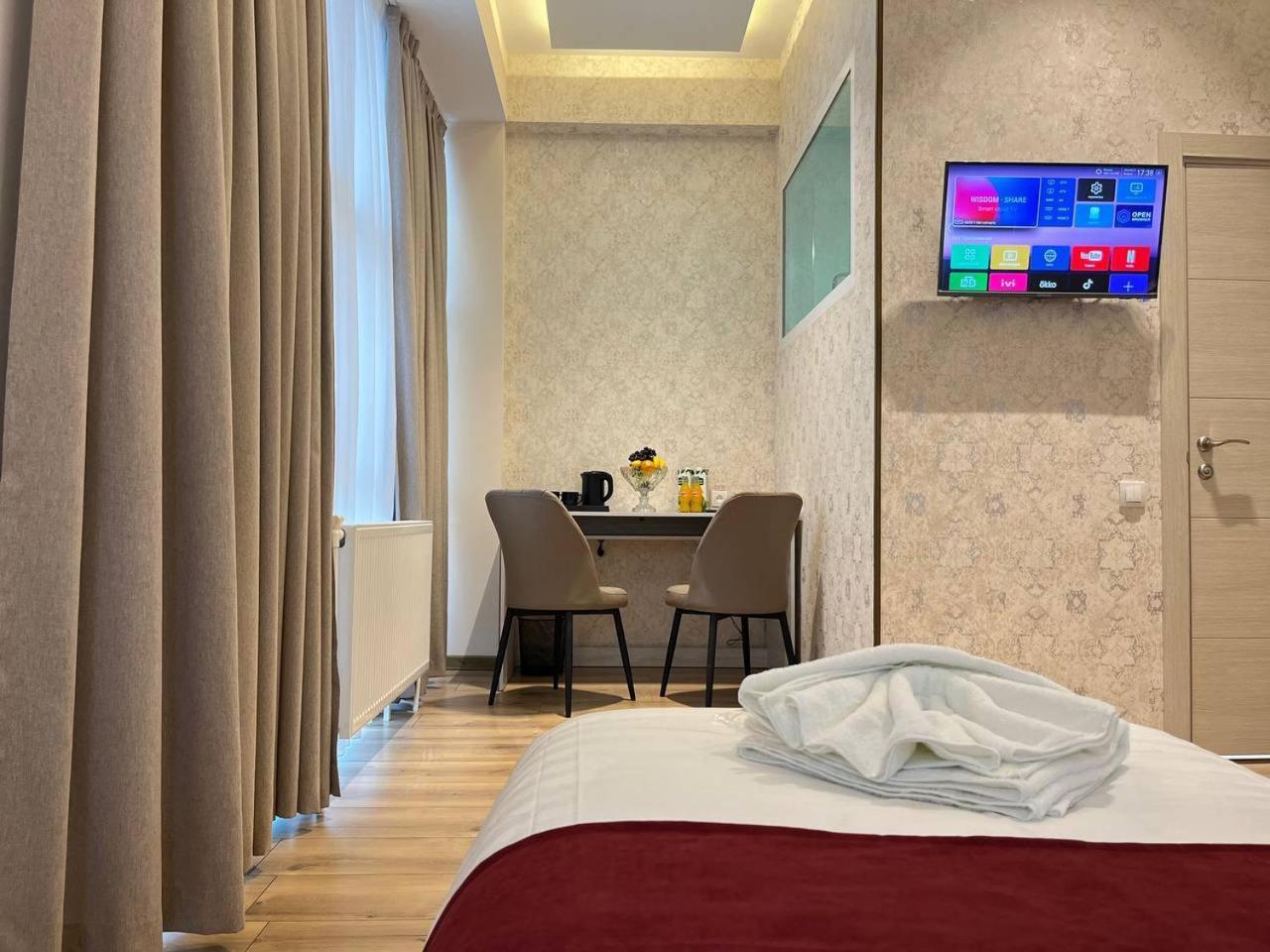Aks Hotel Tasjkent Buitenkant foto