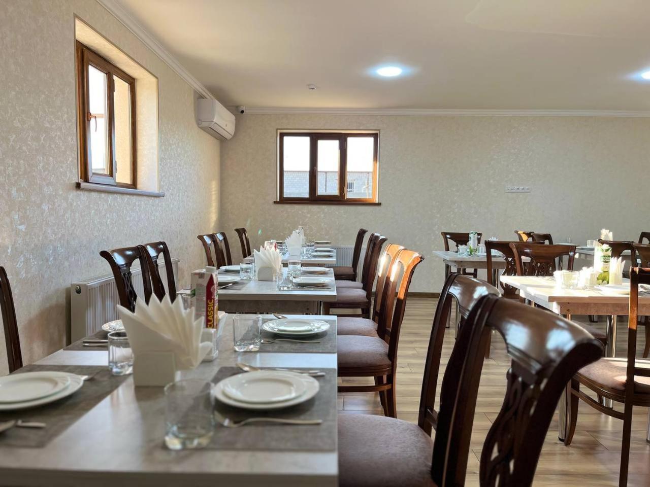 Aks Hotel Tasjkent Buitenkant foto