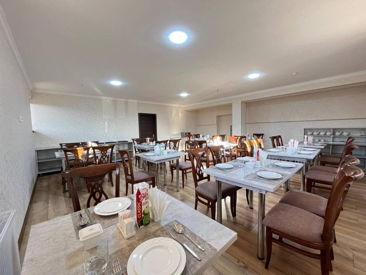 Aks Hotel Tasjkent Buitenkant foto