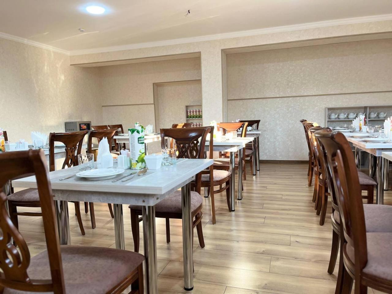 Aks Hotel Tasjkent Buitenkant foto
