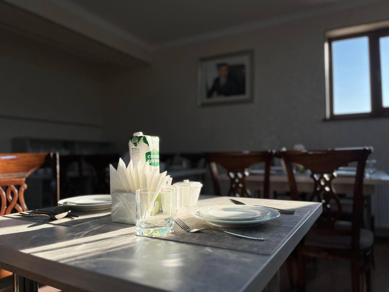 Aks Hotel Tasjkent Buitenkant foto