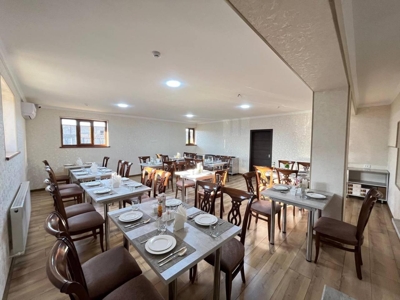 Aks Hotel Tasjkent Buitenkant foto