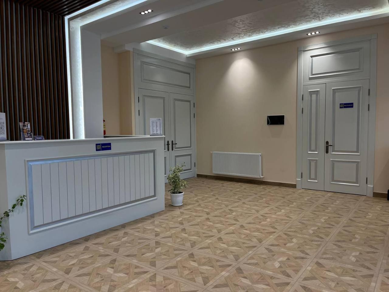 Aks Hotel Tasjkent Buitenkant foto